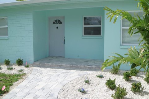 Villa ou maison à louer à Palm Harbor, Floride: 2 chambres, 111.11 m2 № 2102938 - photo 4