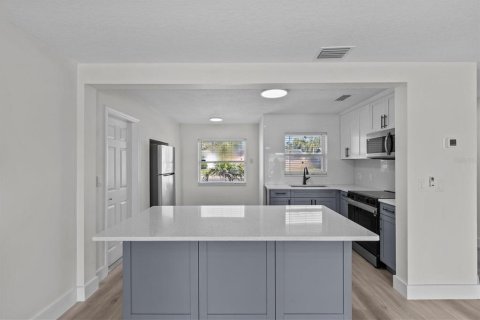 Villa ou maison à louer à Palm Harbor, Floride: 2 chambres, 111.11 m2 № 2102938 - photo 18
