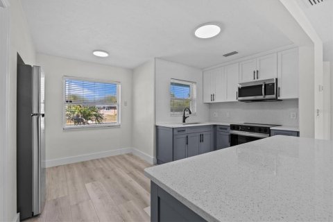 Villa ou maison à louer à Palm Harbor, Floride: 2 chambres, 111.11 m2 № 2102938 - photo 13