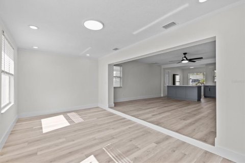 Villa ou maison à louer à Palm Harbor, Floride: 2 chambres, 111.11 m2 № 2102938 - photo 23