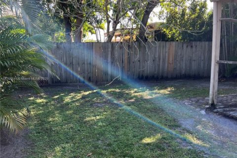 House in Miramar, Florida 3 bedrooms, 120.03 sq.m. № 1790143 - photo 12