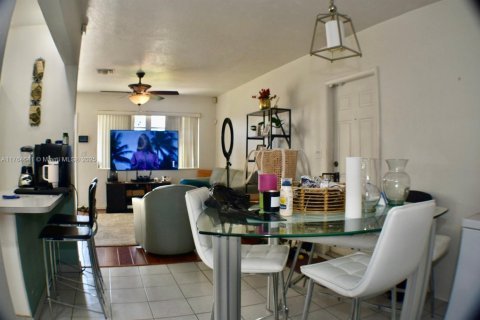 House in Miramar, Florida 3 bedrooms, 120.03 sq.m. № 1790143 - photo 5