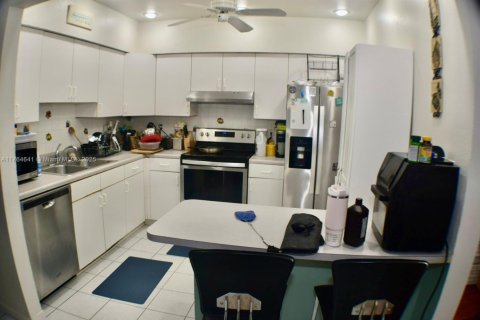 House in Miramar, Florida 3 bedrooms, 120.03 sq.m. № 1790143 - photo 3