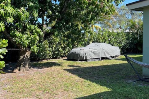 House in Miramar, Florida 3 bedrooms, 120.03 sq.m. № 1790143 - photo 11