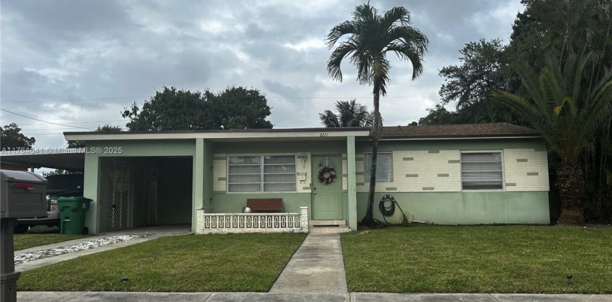 House in Miramar, Florida 3 bedrooms, 120.03 sq.m. № 1790143