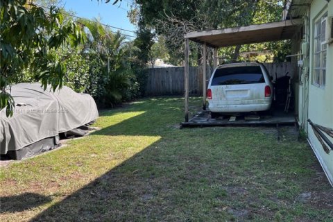 House in Miramar, Florida 3 bedrooms, 120.03 sq.m. № 1790143 - photo 10