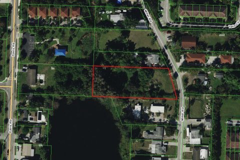 Commercial property in Palm Springs, Florida № 2086810
