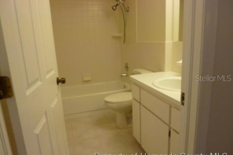 Condominio en alquiler en Weeki Wachee, Florida, 2 dormitorios, 126.63 m2 № 2148219 - foto 5
