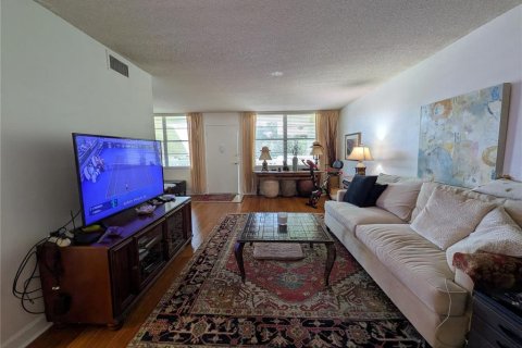 Copropriété à vendre à Saint Petersburg, Floride: 1 chambre, 85.93 m2 № 2389450 - photo 2
