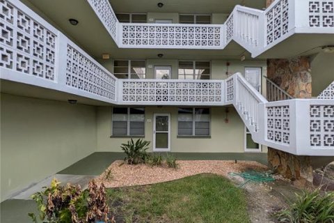 Condo à Saint Petersburg, Floride, 1 chambre  № 2389450