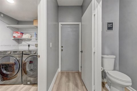 Casa en venta en Lake Worth, Florida, 4 dormitorios, 190.45 m2 № 2006396 - foto 27