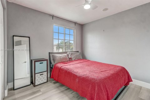 Casa en venta en Lake Worth, Florida, 4 dormitorios, 190.45 m2 № 2006396 - foto 30