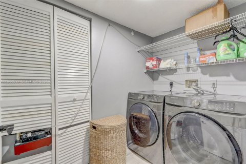 Casa en venta en Lake Worth, Florida, 4 dormitorios, 190.45 m2 № 2006396 - foto 28