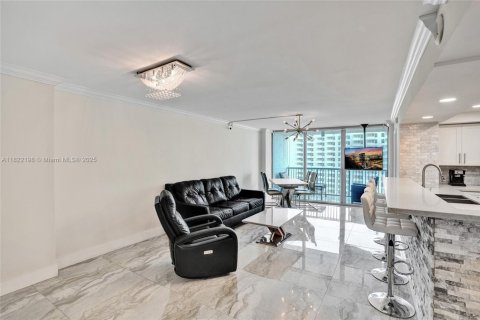 Condo in Miami Beach, Florida, 2 bedrooms  № 1783568 - photo 10