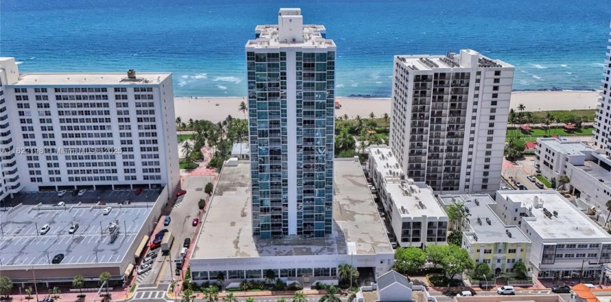 Condo in Miami Beach, Florida, 2 bedrooms № 1783568