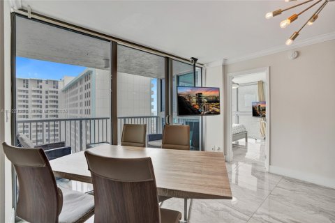 Condo in Miami Beach, Florida, 2 bedrooms  № 1783568 - photo 15