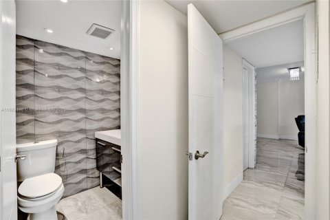 Condo in Miami Beach, Florida, 2 bedrooms  № 1783568 - photo 23