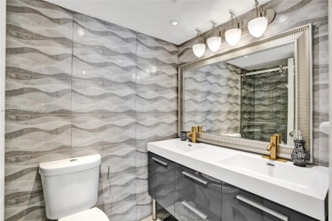 Condo in Miami Beach, Florida, 2 bedrooms  № 1783568 - photo 21