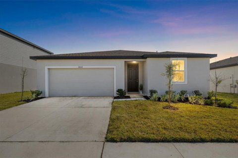 House in Zephyrhills, Florida 4 bedrooms, 171.78 sq.m. № 2304725