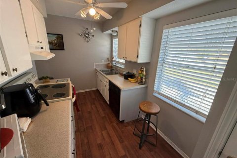 Condo in South Pasadena, Florida, 1 bedroom  № 2214518 - photo 14