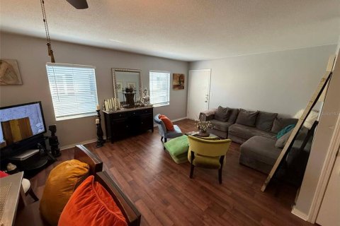 Condo in South Pasadena, Florida, 1 bedroom  № 2214518 - photo 8
