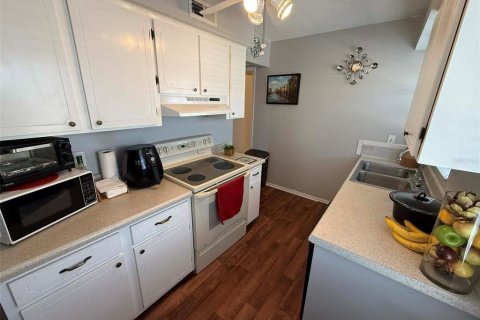 Condo in South Pasadena, Florida, 1 bedroom  № 2214518 - photo 16