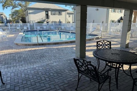 Condo in South Pasadena, Florida, 1 bedroom  № 2214518 - photo 26