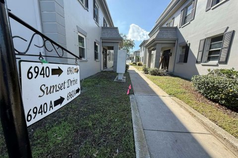 Condo in South Pasadena, Florida, 1 bedroom  № 2214518 - photo 2