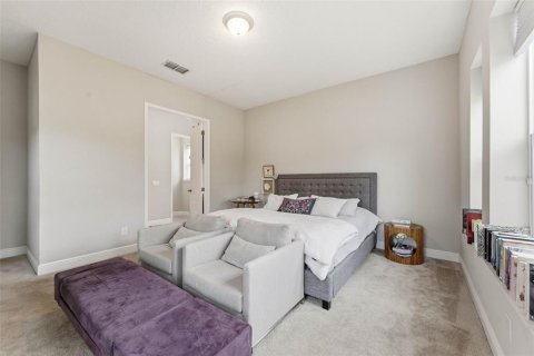 House in Orlando, Florida 5 bedrooms, 297.29 sq.m. № 2166145 - photo 28