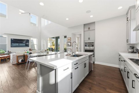 House in Orlando, Florida 5 bedrooms, 297.29 sq.m. № 2166145 - photo 25