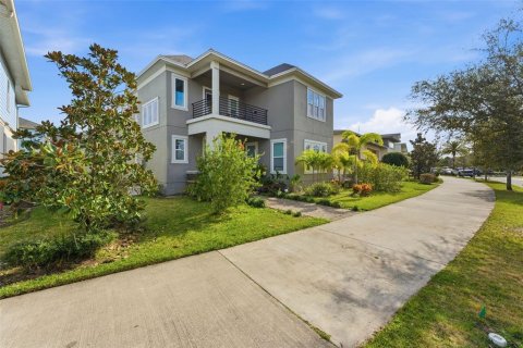 House in Orlando, Florida 5 bedrooms, 297.29 sq.m. № 2166145