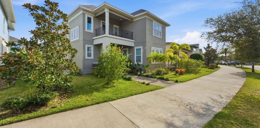 House in Orlando, Florida 5 bedrooms, 297.29 sq.m. № 2166145
