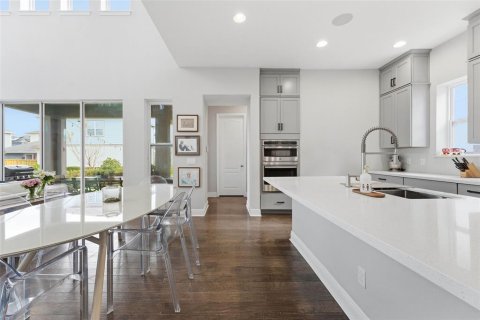 House in Orlando, Florida 5 bedrooms, 297.29 sq.m. № 2166145 - photo 16