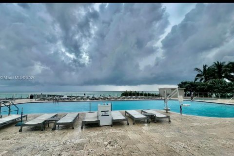 Hotel in Sunny Isles Beach, Florida 33.44 sq.m. № 1775756 - photo 25