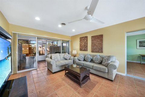 House in Englewood, Florida 2 bedrooms, 145.67 sq.m. № 1854357 - photo 13