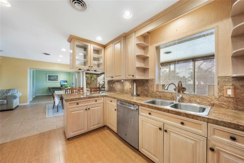 House in Englewood, Florida 2 bedrooms, 145.67 sq.m. № 1854357 - photo 6