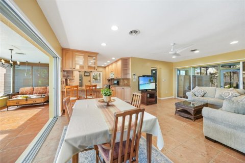 House in Englewood, Florida 2 bedrooms, 145.67 sq.m. № 1854357 - photo 10