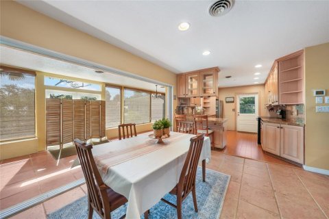 House in Englewood, Florida 2 bedrooms, 145.67 sq.m. № 1854357 - photo 9