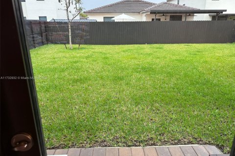 House in Miami, Florida 4 bedrooms, 237.83 sq.m. № 1927988 - photo 8