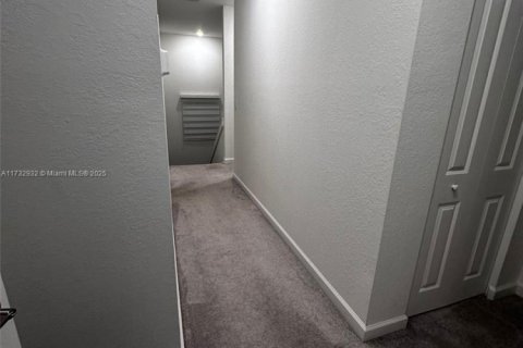 House in Miami, Florida 4 bedrooms, 237.83 sq.m. № 1927988 - photo 22