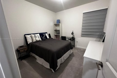 House in Miami, Florida 4 bedrooms, 237.83 sq.m. № 1927988 - photo 24