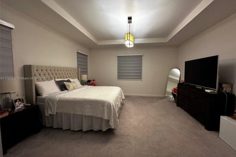 House in Miami, Florida 4 bedrooms, 237.83 sq.m. № 1927988 - photo 21