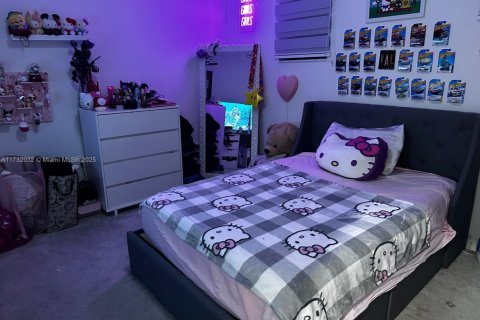 House in Miami, Florida 4 bedrooms, 237.83 sq.m. № 1927988 - photo 29