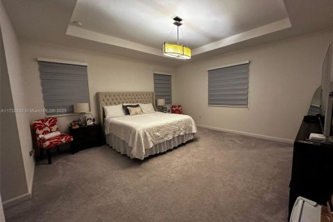 House in Miami, Florida 4 bedrooms, 237.83 sq.m. № 1927988 - photo 18