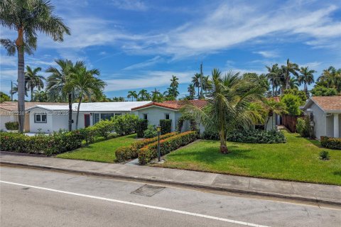 House in Hollywood, Florida 3 bedrooms, 149.2 sq.m. № 1882193 - photo 19