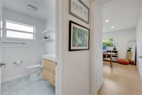 House in Hollywood, Florida 3 bedrooms, 149.2 sq.m. № 1882193 - photo 13