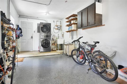 House in Hollywood, Florida 3 bedrooms, 149.2 sq.m. № 1882193 - photo 15