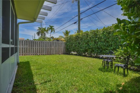 House in Hollywood, Florida 3 bedrooms, 149.2 sq.m. № 1882193 - photo 17