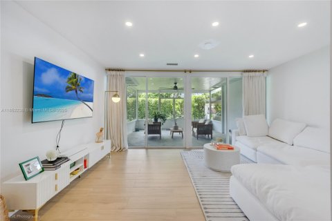 House in Hollywood, Florida 3 bedrooms, 149.2 sq.m. № 1882193 - photo 7