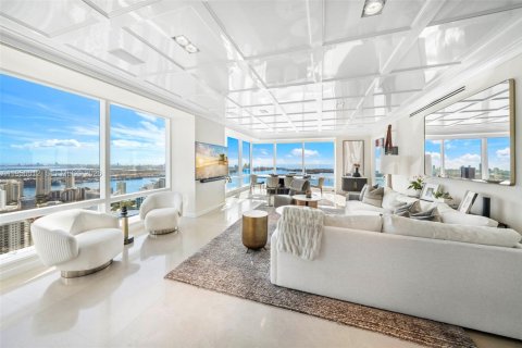Condo in Miami, Florida, 3 bedrooms  № 2079446